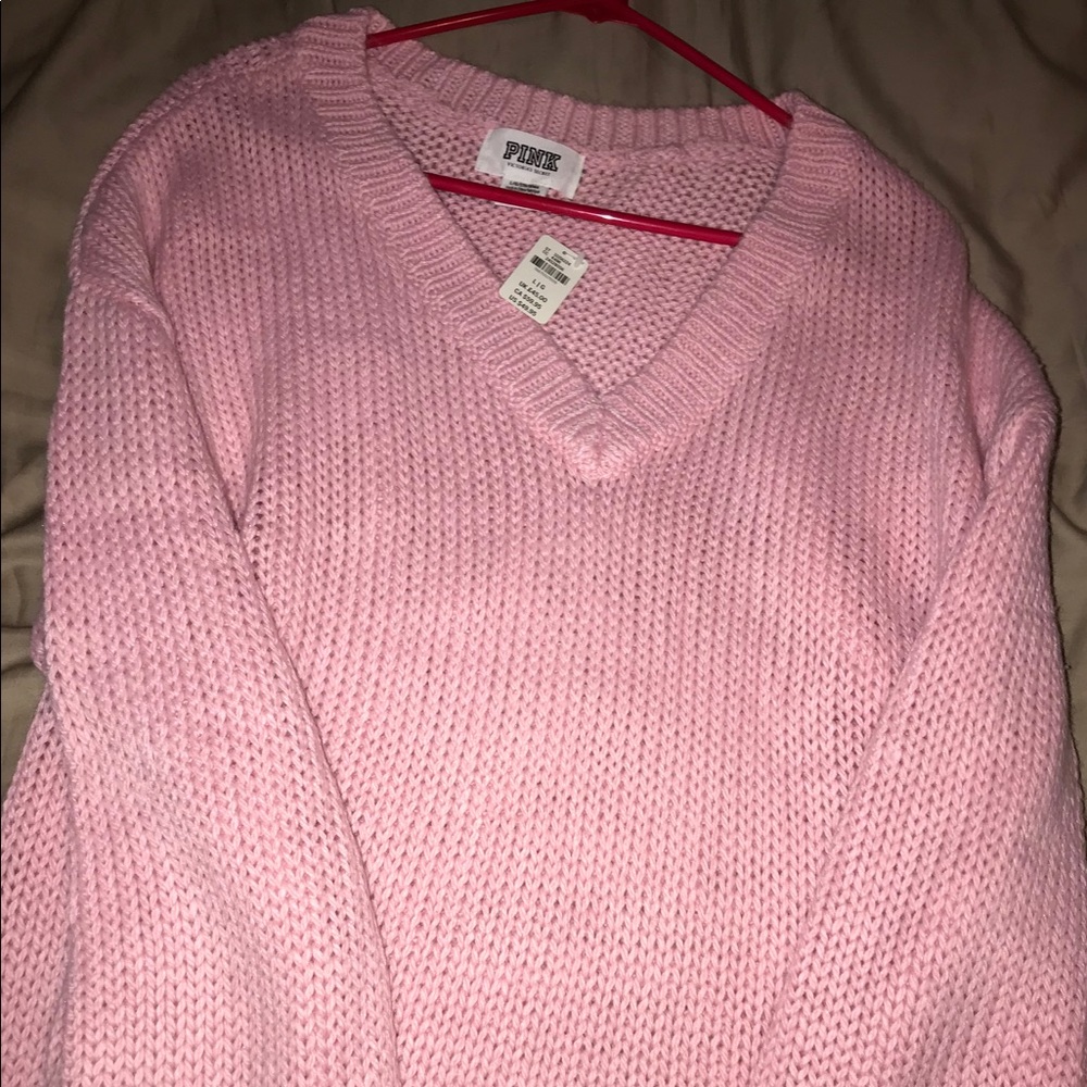Pink vs sweater new with tags! 🏷